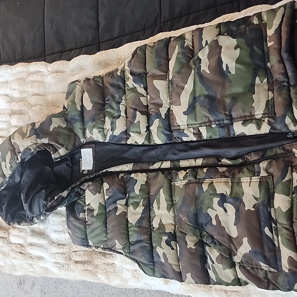 Zara  camo vest jacket